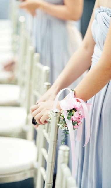 結婚式を華やかに彩るブライズメイドドレスの魅力とは？